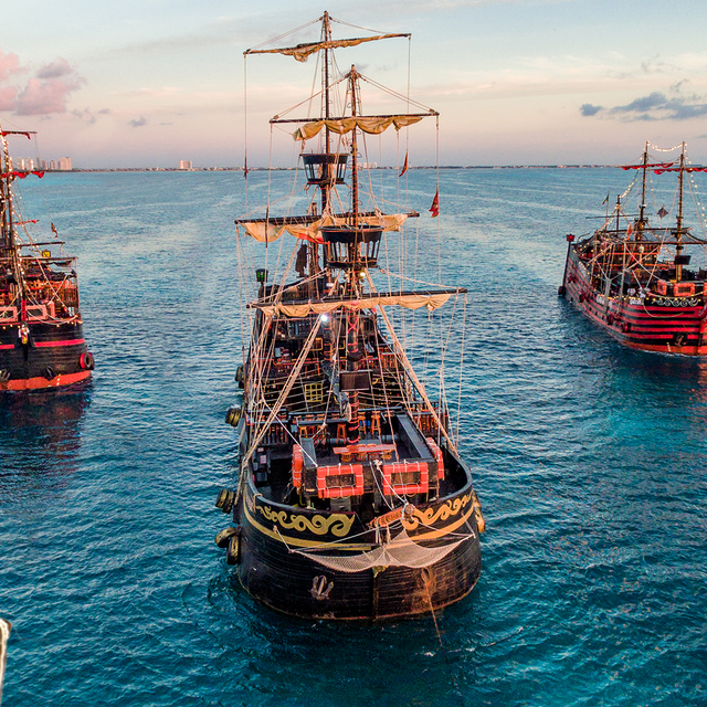 Capitan Hook Cancún Barco Pirata
